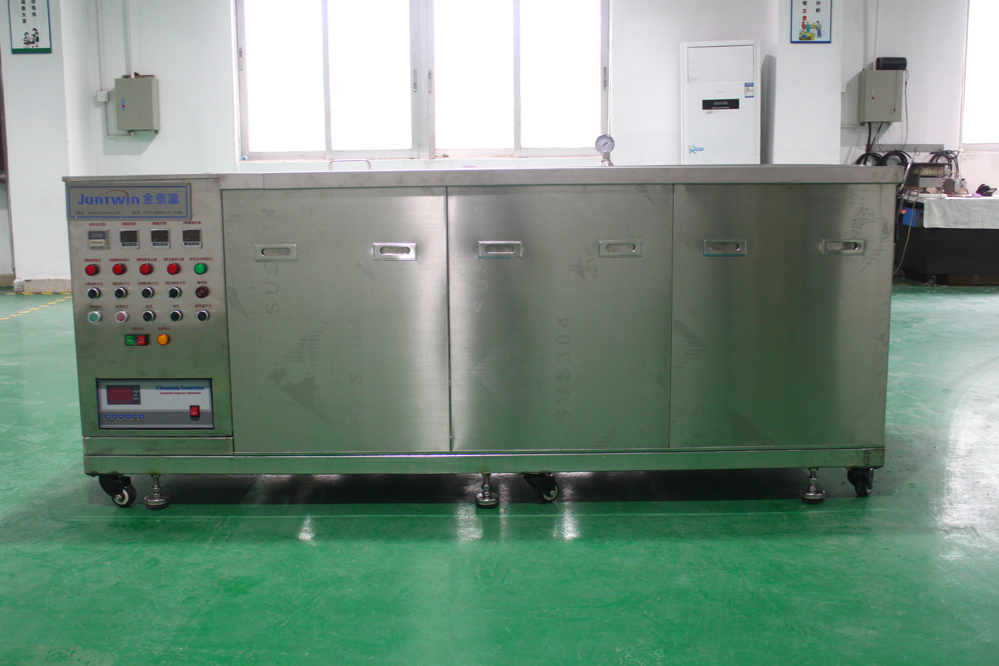 旋轉(zhuǎn)噴淋三槽超聲波清洗機